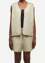 Load image into Gallery viewer, SAYUNA VEST | WHITE PEPPER SAMSOE SAMSOE