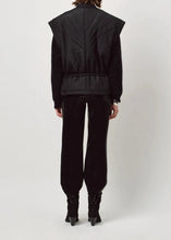 Load image into Gallery viewer, NISHA PUFFER WAISTCOAT | RAVEN DANTE6
