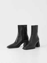 Load image into Gallery viewer, HEDDA BOOTS LEATHER | BLACK BY VAGABOND