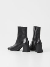 Load image into Gallery viewer, HEDDA BOOTS LEATHER | BLACK