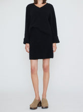 Load image into Gallery viewer, RIOA SWEATER | BLACK SIX AMES