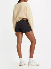 Load image into Gallery viewer, 80'S MOM SHORTS | BLACK STONEWASH - BLACK LEVI'S