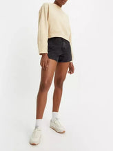 Load image into Gallery viewer, 80'S MOM SHORTS | BLACK STONEWASH - BLACK LEVI'S