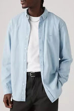 Load image into Gallery viewer, AUTHENTIC BUTTON DOWN | ANDRE LIGHT WASH LEVI'S
