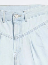 Load image into Gallery viewer, FEATHER WEIGHT MOM SHORT | POOLE PARTY - BLUE LEVI&#39;S