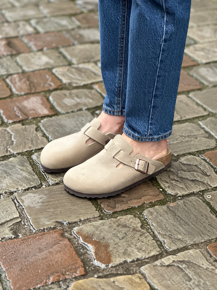 tobacco oiled leather birkenstock clog Boston / 40 The Boston from Birkenstock is a classic clog that will add style and comfort to your wardrobe Birkenstock Boston Big Buckle tobacco