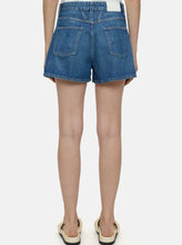 Load image into Gallery viewer, JOCY-X DENIM SHORTS | MID BLUE CLOSED