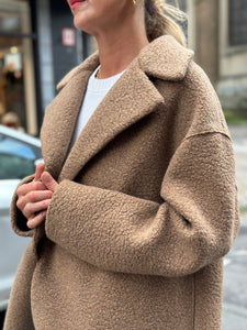DROPPED SHOULDER COAT | BOUCLE TEDDY BROWN