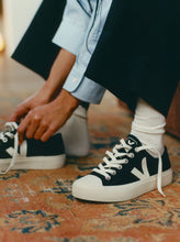 Load image into Gallery viewer, VEJA WATA II LOW CANVAS | BLACK PIERRE