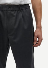 Load image into Gallery viewer, SABERTIL TROUSERS | DARK GREY SAMSOE SAMSOE