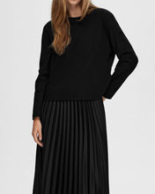 Load image into Gallery viewer, SLFESSENTIAL LS BOXY TEE | BLACK SELECTED