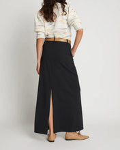 Load image into Gallery viewer, SUTTLE SKIRT | BLACK MUNTHE