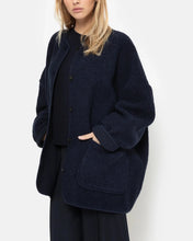 Load image into Gallery viewer, HANNAH WOOL OVERSIZED JACKET | NAVY AME