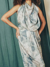 Load image into Gallery viewer, MULTIWAY SCARF | BLURRED PRINT COSSAC