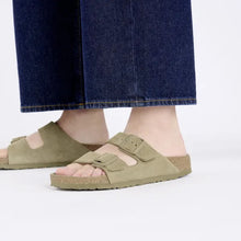 Load image into Gallery viewer, ARIZONA  SOFT FOOTBED LEATHER FADED KHAKI Mellow Concept