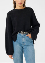 Load image into Gallery viewer, GZALPHA SLIT PULLOVER | BLACK GESTUZ