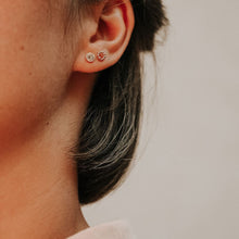 Load image into Gallery viewer, BOUCLE D'OREILLE ROMY (1/2 PAIRE) | PLAQUE OR TIROIR DE LOU