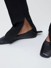 Load image into Gallery viewer, CLOSED KYLA STRETCH PANTS | BLACK