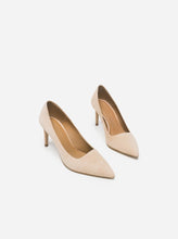 Load image into Gallery viewer, CHARLIE SUEDE PUMP | SAND FROM FLATTERED