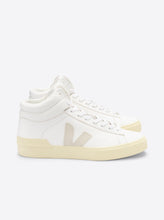 Load image into Gallery viewer, MINOTAUR CHROMEFREE LEATHER | EXTRA WHITE PIERRE BUTTER FROM VEJA