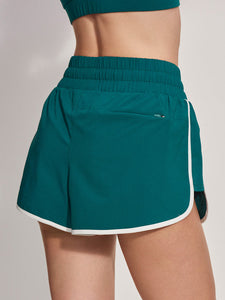 VARLEY ARLINGTON RUNNING SHORT 2" | AVENTURINE/WHITE