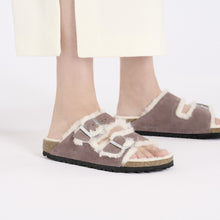 Charger l&#39;image dans la galerie, ARIZONA SHEARLING SUEDE LEATHER | FADED PURPLE BIRKENSTOCK