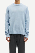 Load image into Gallery viewer, ISAK KNIT SWEATER 15010 | SUDDUED BLUE SAMSOE SAMSOE