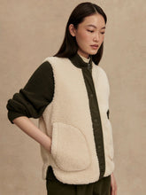 Load image into Gallery viewer, AUDREA REVERSIBLE GILET | SANDSHELL FOREST NIGHT VARLEY