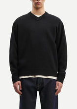 Load image into Gallery viewer, JACKS V-NECK |  SALUTE SAMSOE SAMSOE