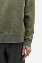 Charger l&#39;image dans la galerie, PIGMENT CREW NECK | FOREST NIGHT SAMSOE SAMSOE