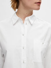 Load image into Gallery viewer, SLFAGNESE 2/4 CROPPED PEARL SHIRT | BRIGHT WHITE SELECTED