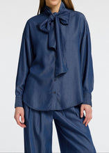 Load image into Gallery viewer, SLFJANNA RELAXED CHAMBRAY SHIRT | DARK BLUE