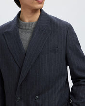 Charger l&#39;image dans la galerie, SLHRELAXED-ANDERSON WOOL BLEND BLAZER | DARK NAVY CHALK STRIPE SELECTED MEN
