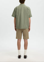 Load image into Gallery viewer, SLMRLXCLAY LINENBLEND SS SHIRT | VETIVER SELECTED MEN