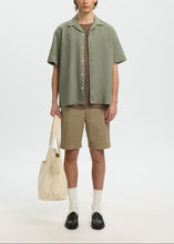 Load image into Gallery viewer, SLMRLXCLAY LINENBLEND SS SHIRT | VETIVER SELECTED MEN