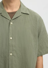 Load image into Gallery viewer, SLMRLXCLAY LINENBLEND SS SHIRT | VETIVER SELECTED MEN