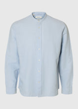 Load image into Gallery viewer, SLHREGCLAY LINENBLEND LS SHIRT BAND | DUSTED BLUE MIX WHITE SELECTED MEN