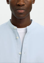 Load image into Gallery viewer, SLHREGCLAY LINENBLEND LS SHIRT BAND | DUSTED BLUE MIX WHITE SELECTED MEN