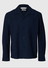 Load image into Gallery viewer, SLHREGOTIS LIGHT COTTON BLEND OVERSHIRT | SKY CAPTAIN SELECTED MEN