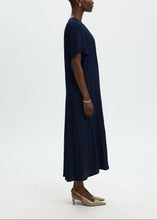 Load image into Gallery viewer, SLFIONA REGULAR 2/4 ANKLE DRESS |  DARK SAPPHIRE 34 DAY BIRGER AND MIKKELSEN