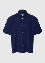 Load image into Gallery viewer, SLHRLXSTUART SEERSUCKER SS SHIRT | OCEAN CAVERN SELECTED MEN