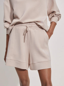 ALDER HIGH RISE SHORT 5.5 | MUSHROOM VARLEY