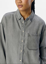 Charger l&#39;image dans la galerie, OBJFRAME L/S LO SHIRT  | LIGHT GREY DENIM