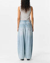 Load image into Gallery viewer, OBJMOJI ELSA MW SUPER BARREL JEANS | LIGHT BLUE DENIM Mellow Concept