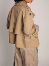 Load image into Gallery viewer, LIZBETH OUTERWEAR | CAMEL MUNTHE