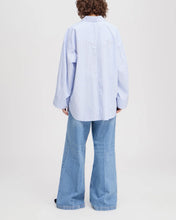 Load image into Gallery viewer, LYNNE SHIRT | LIGHT BLUE MUNTHE