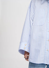 Load image into Gallery viewer, LYNNE SHIRT | LIGHT BLUE MUNTHE