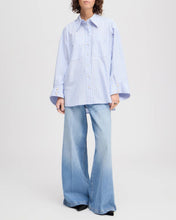 Load image into Gallery viewer, LYNNE SHIRT | LIGHT BLUE MUNTHE
