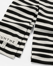 Load image into Gallery viewer, LIZI SCARF | BLACK MUNTHE
