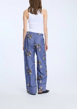 Load image into Gallery viewer, NIKITA PANT | STRIPE/NAVY MUNTHE